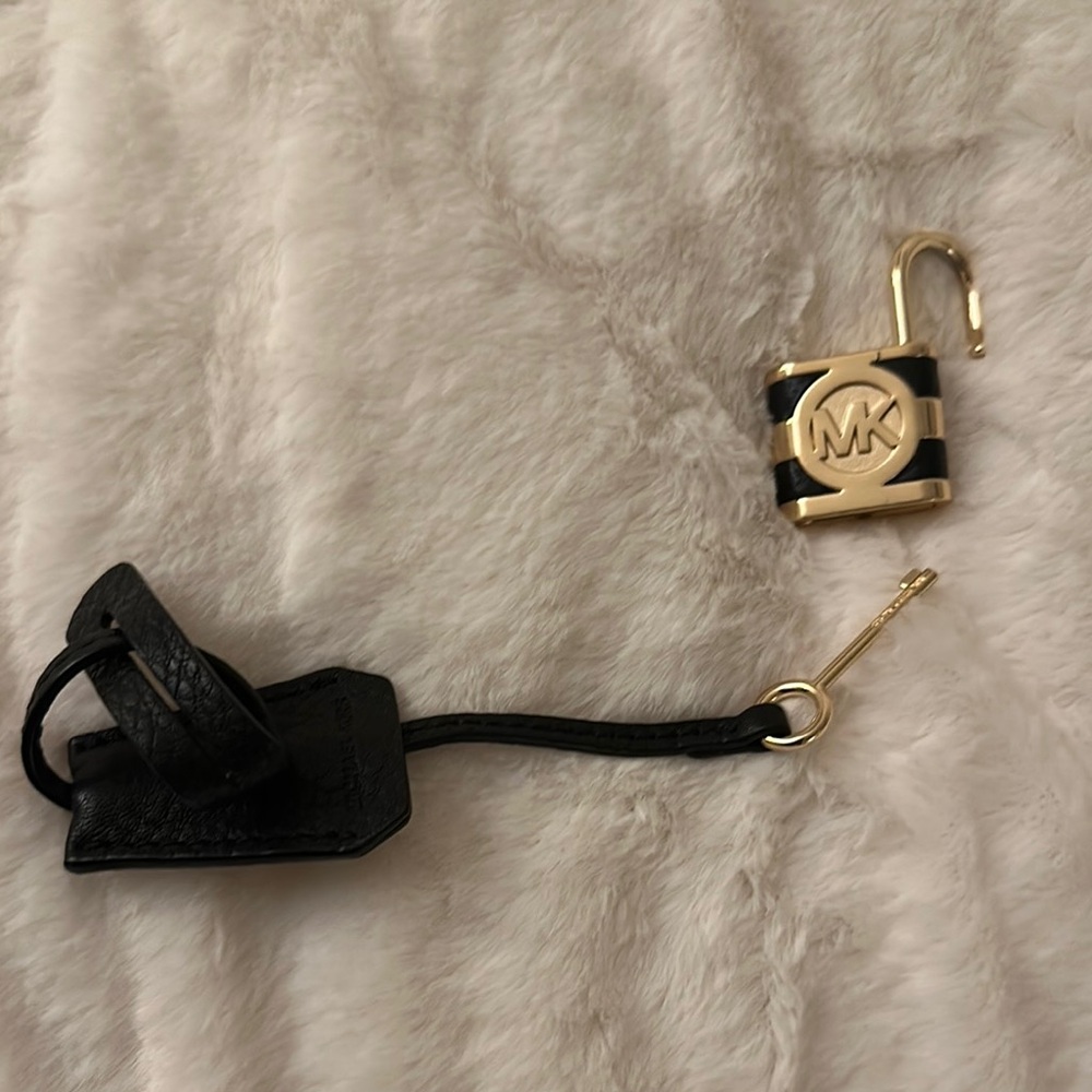 MICHAEL Michael Kors Black and Gold Key Holder